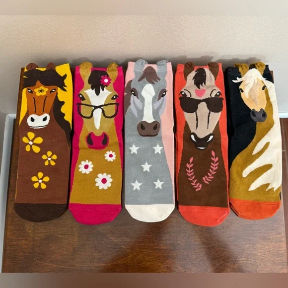 NEW 5 pairs horse print colorful crew socks women’s size 6-9.5 stocking stuffer - Picture 6 of 16
